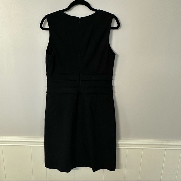 Diane Von Furstenberg Women’s Black Sleeveless Rounded Neck Dress Size 10 GUC - Picture 8 of 8